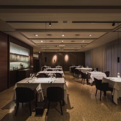 OLEV_BEAM_STICK_METAL_TRACK_80_ristorante_veneziana (4)_lampada_ristorante_sospensione_tavolo_design