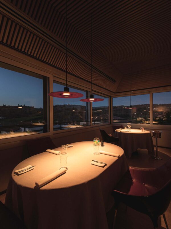 OLEV - illuminazione tavolo ristorante stellato